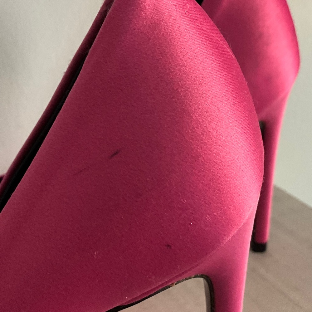 Louis Vuitton Fuchsia Heels with Crystal Logo - Picture 3 of 11